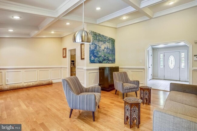 Building Photo - Renovated 6 bedroom/3.5 bath home in Winston Churchill school district.