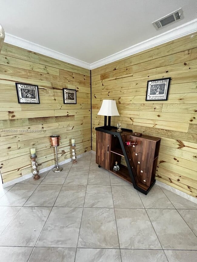 Building Photo - 3324 Lakeview Blvd