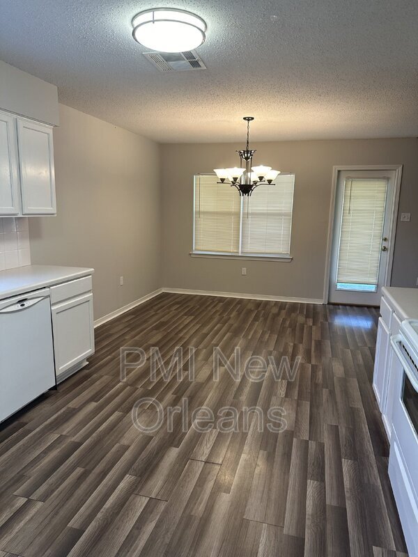 Building Photo - 1038 Sun Valley Ln