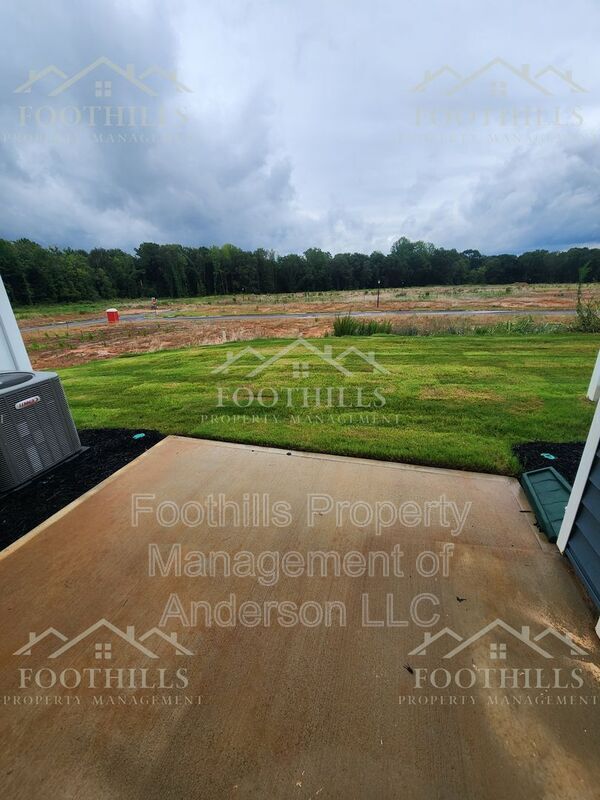 Building Photo - 253 Silo Rdg Dr