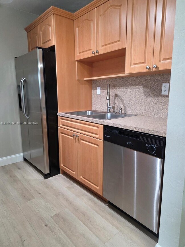 Building Photo - 10765 SW 108th Ave