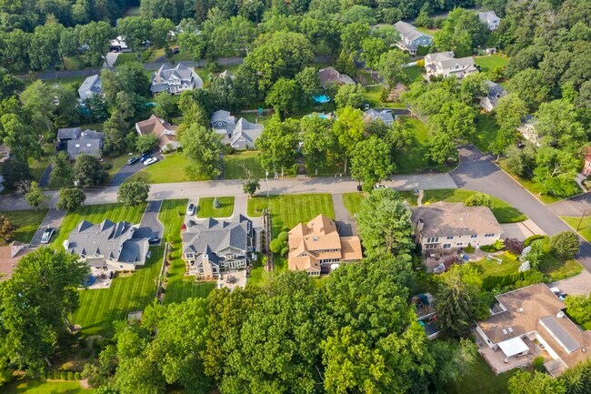 Building Photo - 926 Norgate Dr