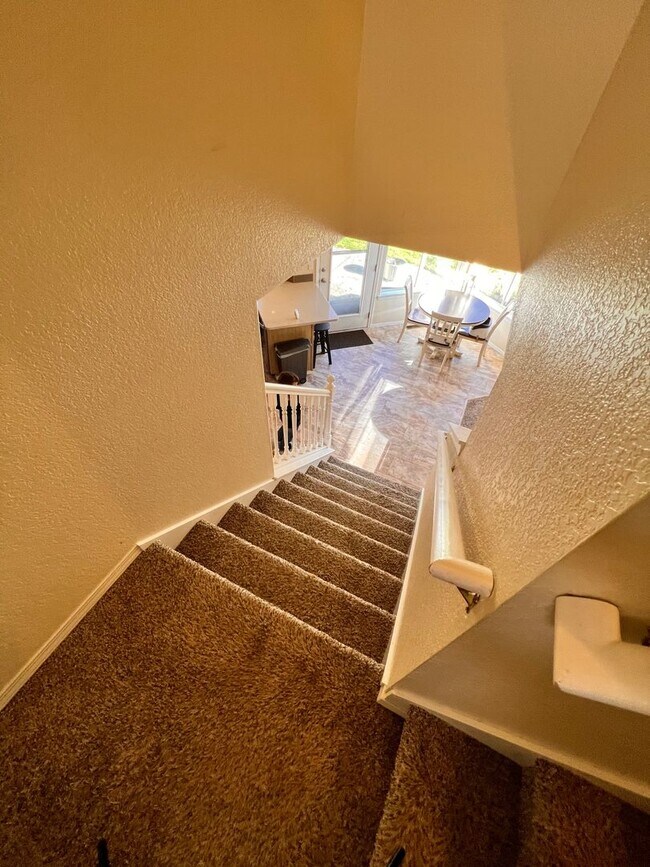 Building Photo - 4412 Ingleside Dr SE