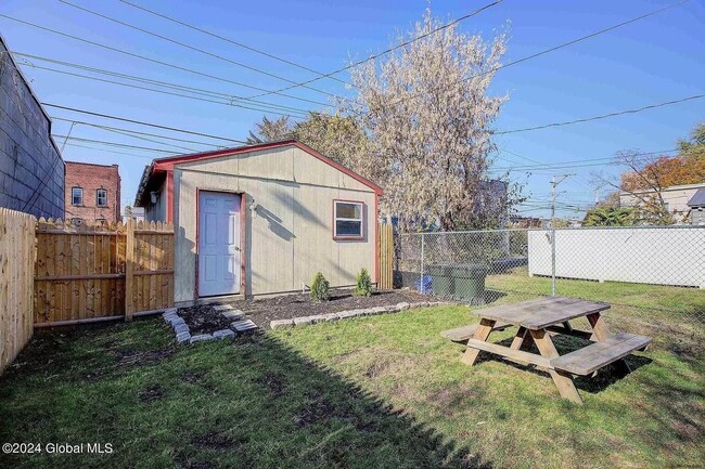 Building Photo - 449 2nd St