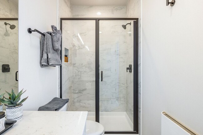 Building Photo - 1600 S Washington St