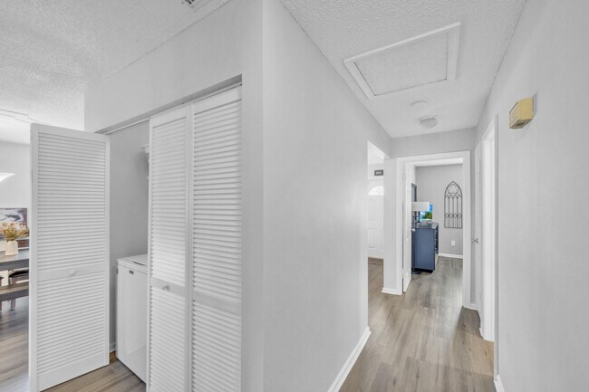 Building Photo - 1350 Riverside Cir