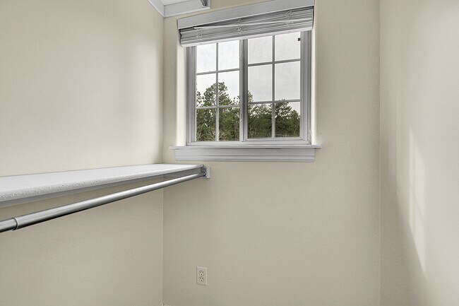 Building Photo - 50 Spruce Dr