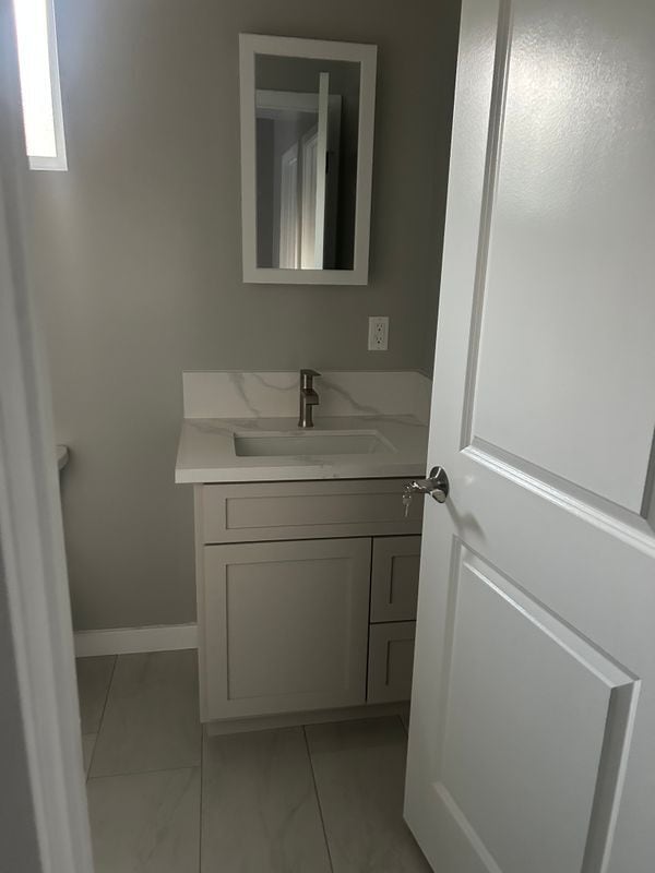 Building Photo - 14715 Flomar Dr