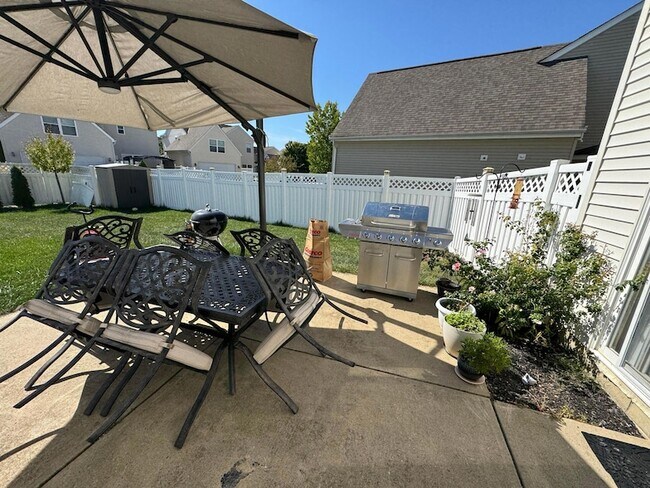 Building Photo - 5985 Inslee Rd