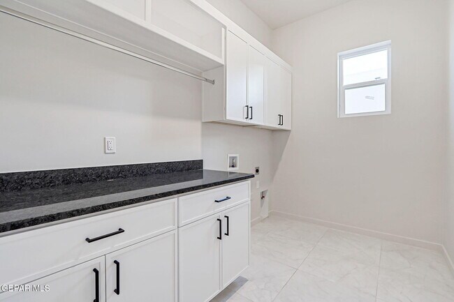 Building Photo - 836 Eltham Dr