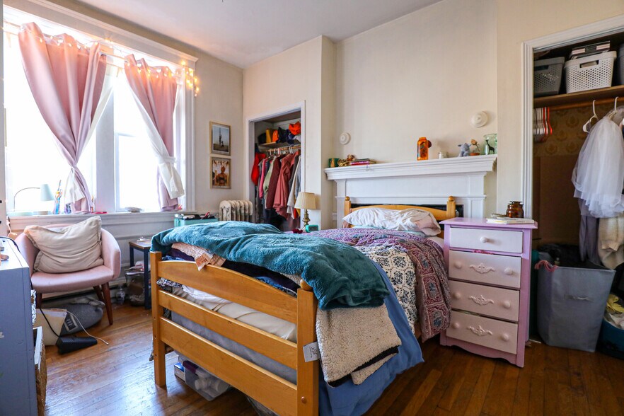 Building Photo - 62 Egmont St