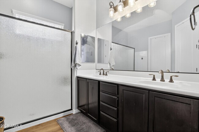 Building Photo - 2609 E Stacey Rd