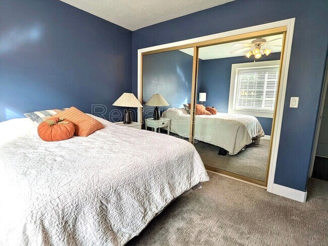 Building Photo - 351 S Valley View Dr