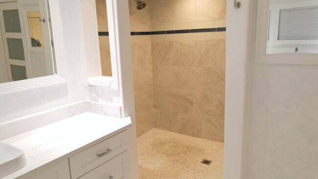 Building Photo - 1459 Point Way