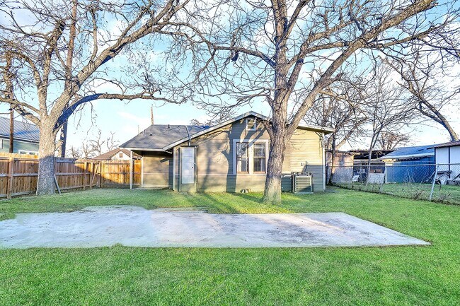Building Photo - 1013 N Palmetto Ave