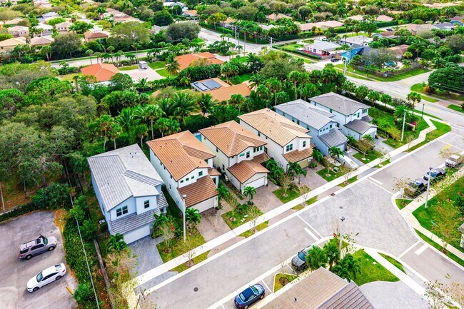 Building Photo - 4310 Buttonwood Dr