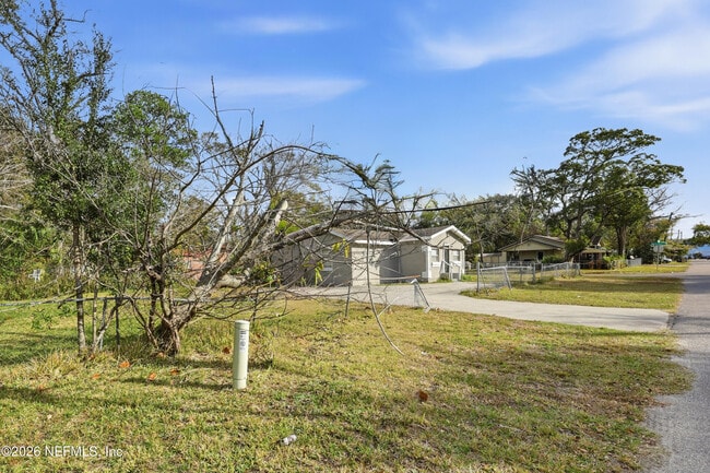 Building Photo - 2002 St Clair St
