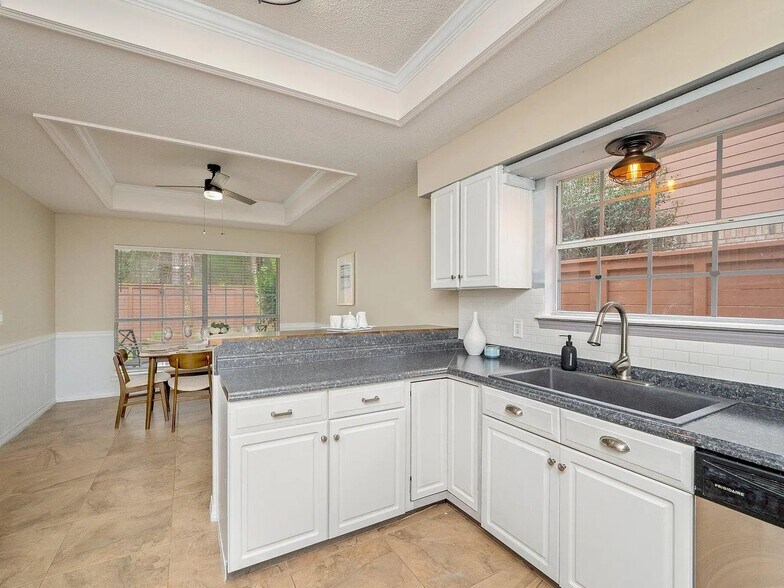 Building Photo - 1905 Mistral Ln W