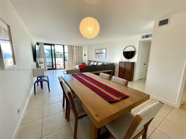 Building Photo - 10101 E Bay Harbor Dr