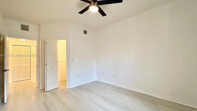 Building Photo - 3021 Alcazar Pl