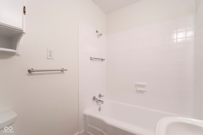 Building Photo - 370 N Bazil Ave