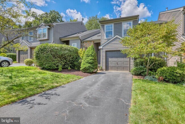 Building Photo - 20 Andover Cir