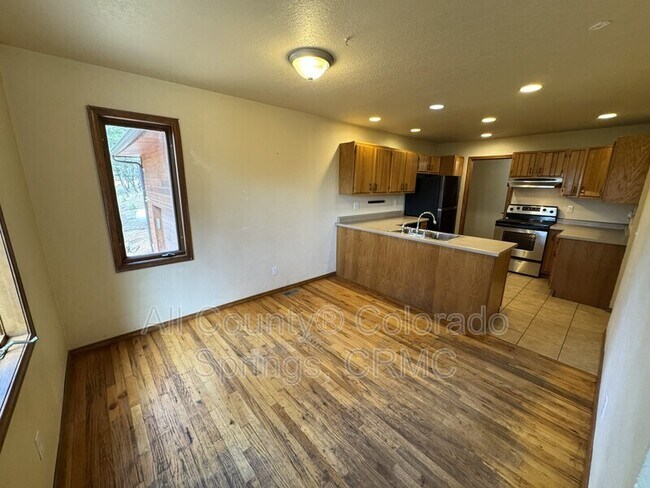 Building Photo - 380 Ponderosa Ln