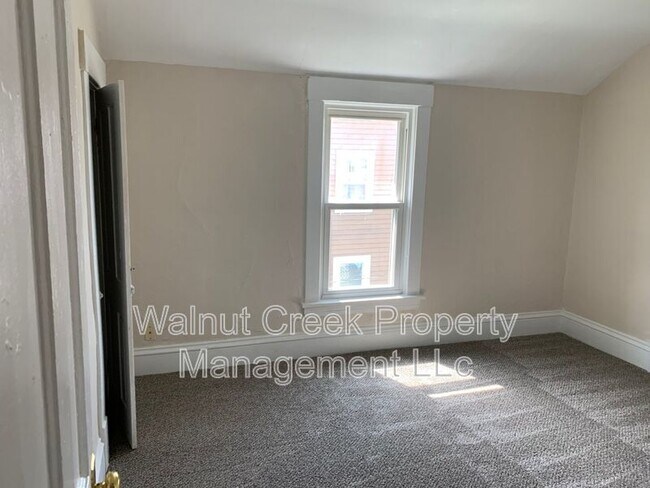 Building Photo - 1730-1730 E 30th St