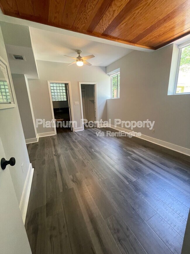 Building Photo - 3828 Donaldson Dr