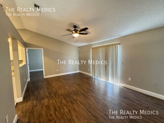 Building Photo - 313 Azincourt Ln
