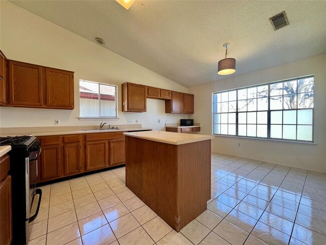 Building Photo - 6005 Avery Island Ave