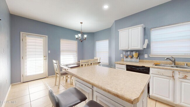 Building Photo - 10803 Elise St