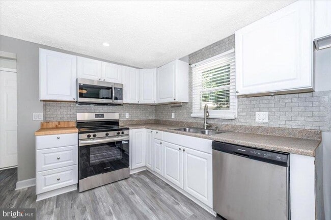 Building Photo - 12284 Bandera Ln