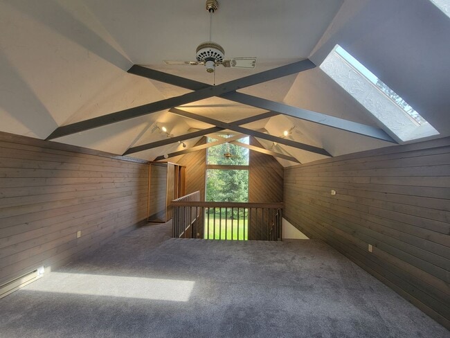 Building Photo - 3 bed, 1 bath home by Sacheen Lake