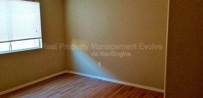 Building Photo - 7006 S 40th Ave