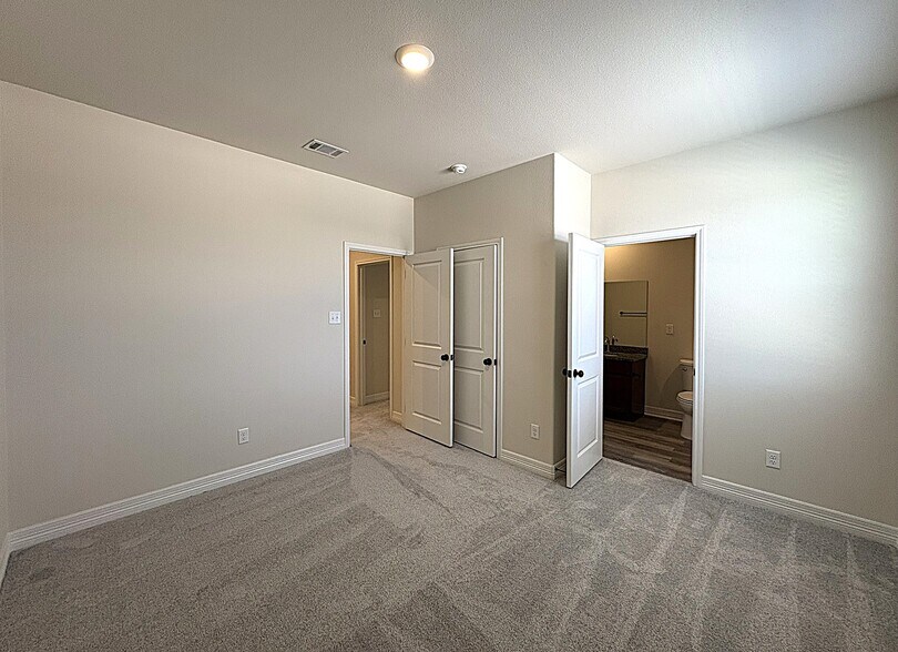 Building Photo - 1166 Lindsey Dr
