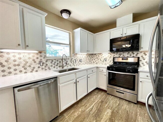 Building Photo - 502 Yaupon Cove