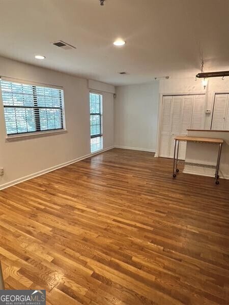 Building Photo - 323 8th St NE