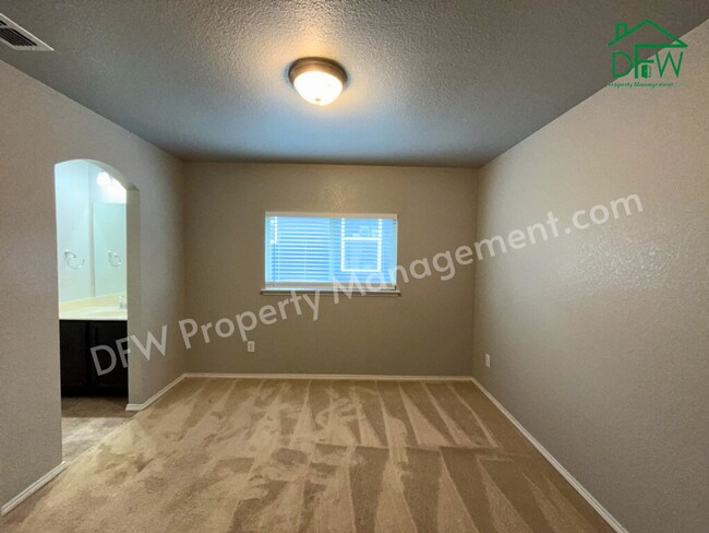 Building Photo - Spacious 4-Bedroom Home for Lease in Kelle...