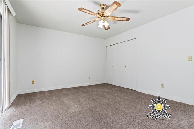 Building Photo - 2066 E 10095 S