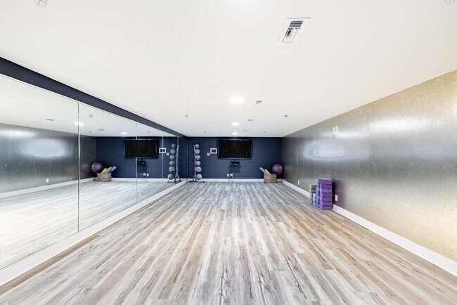 Building Photo - 10 Light St