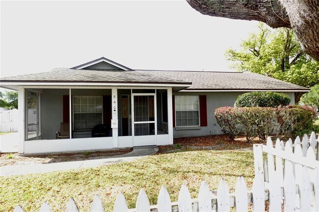 Building Photo - 540 W Comstock Ave