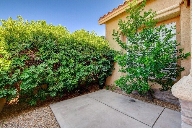 Building Photo - 8401 Desert Quail Dr