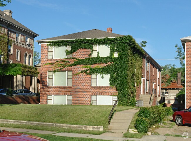 Building Photo - The Back Nine