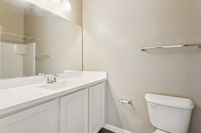 Building Photo - Gorgeous Condo