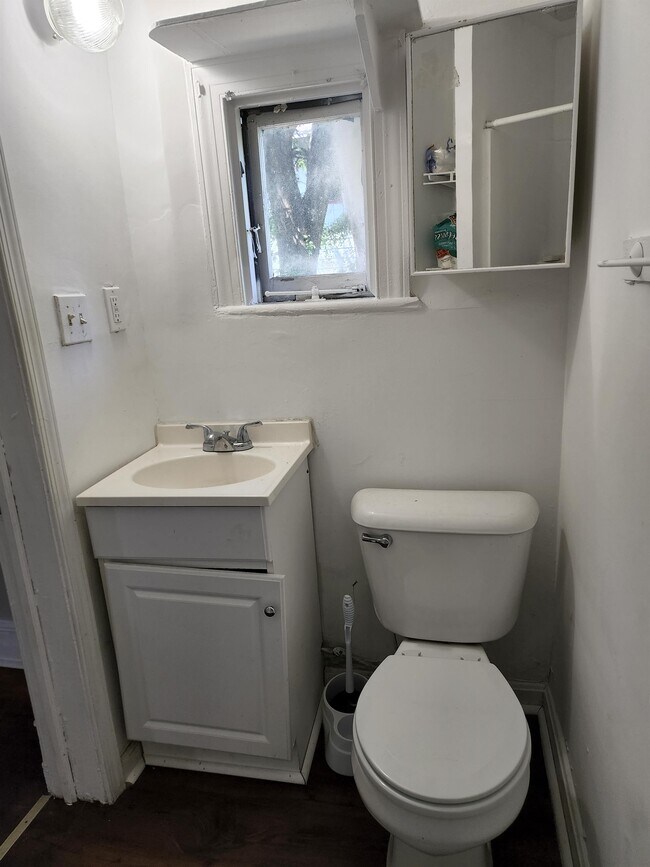 Building Photo - 1612 W 48th St