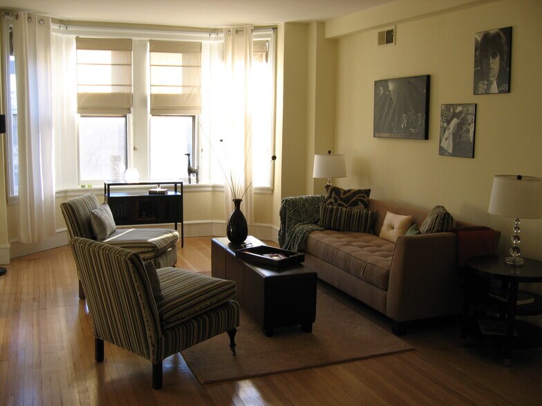 Building Photo - 2201 Chestnut St