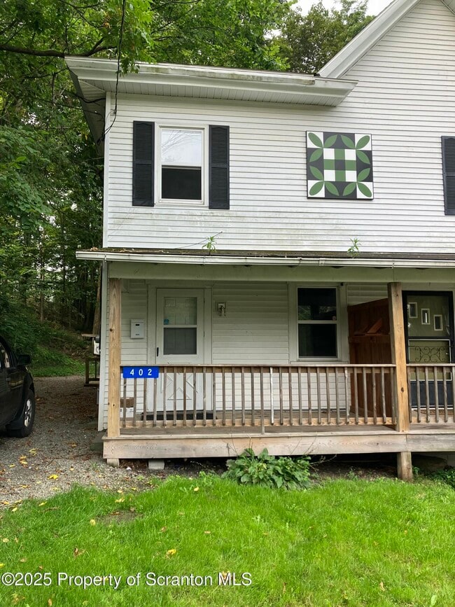 Primary Photo - 400 Jackson St