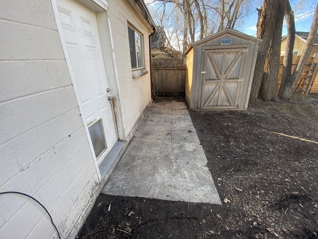 Building Photo - 244 Fern Ave N