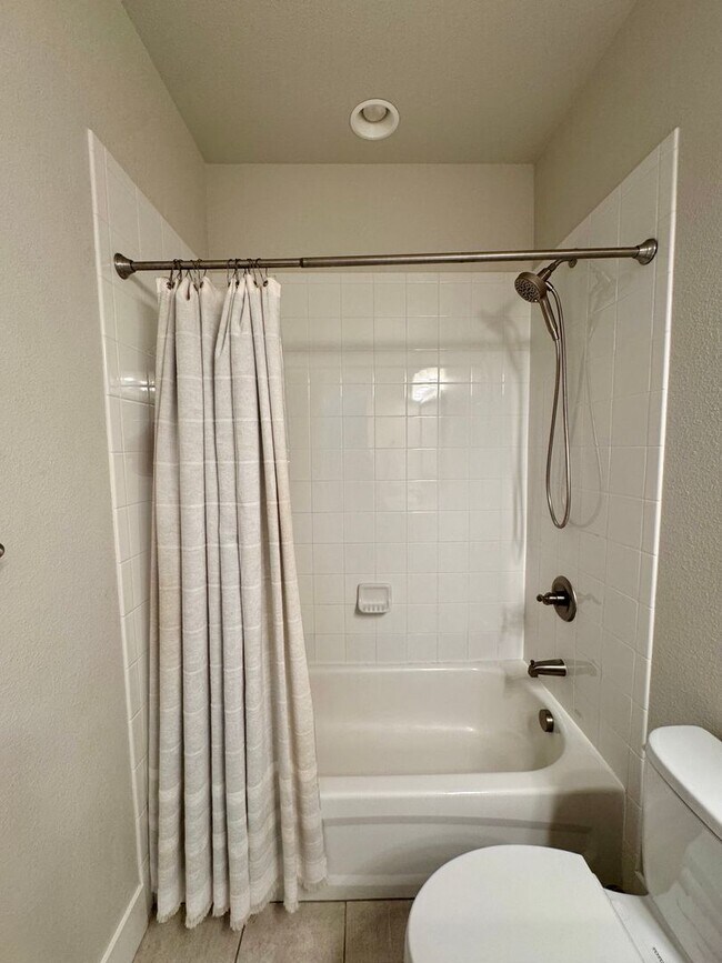 Building Photo - LUXURY 4 Bedroom home in NORTHGATE with Mountain Views